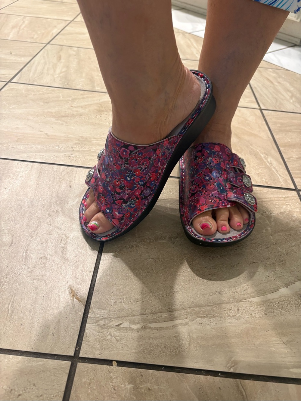 Women’s Pink Floral Slide Clogs with Buckle Accents